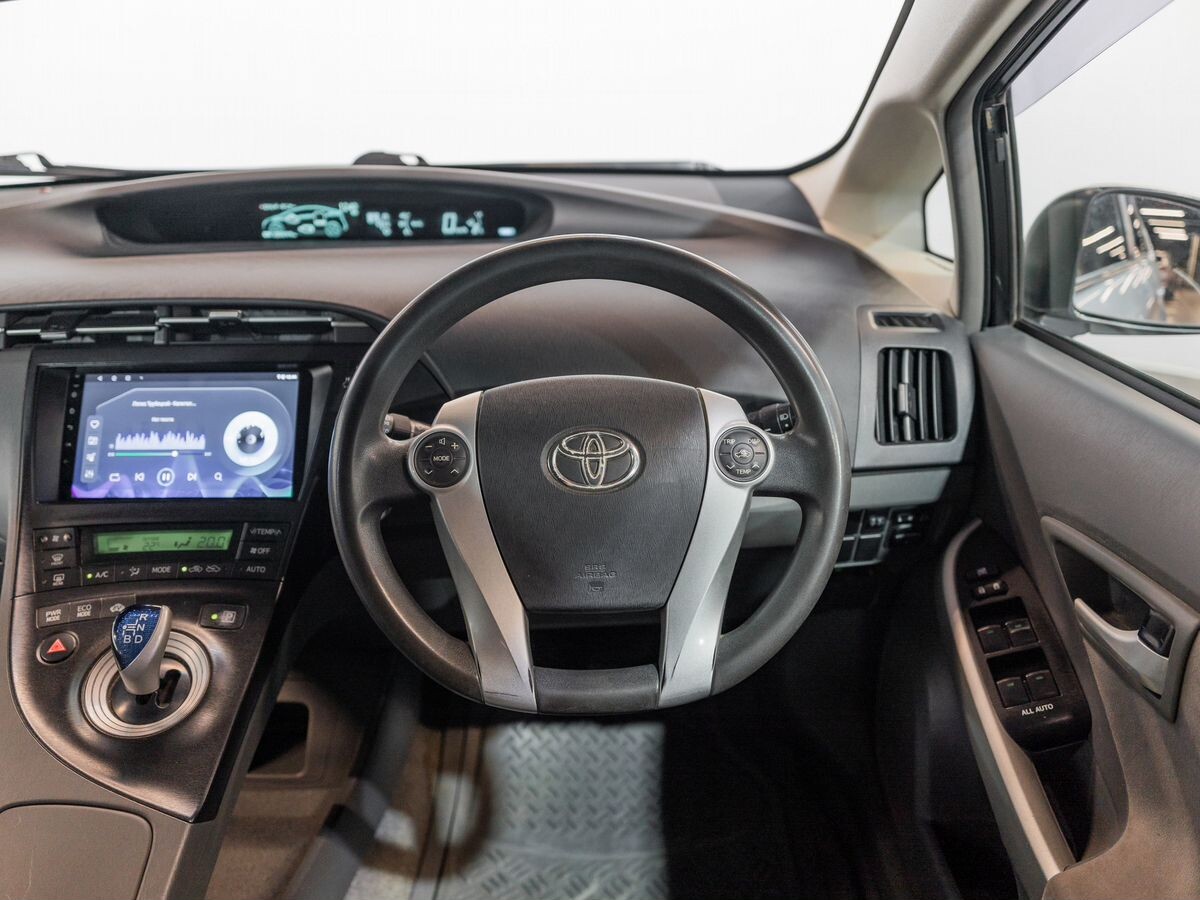 Toyota Prius 2011 - фото автомобиля
