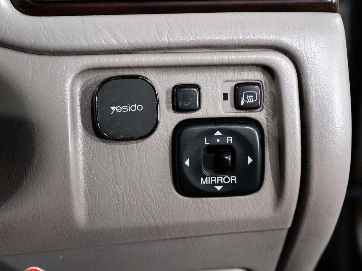 Toyota Crown 2001 - фото автомобиля