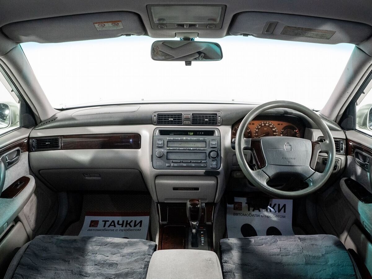 Toyota Crown 2001 - фото автомобиля