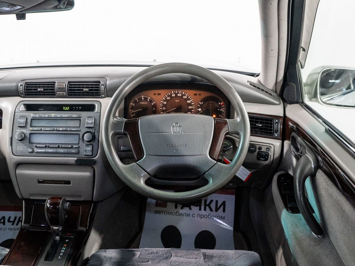 Toyota Crown 2001 - фото автомобиля