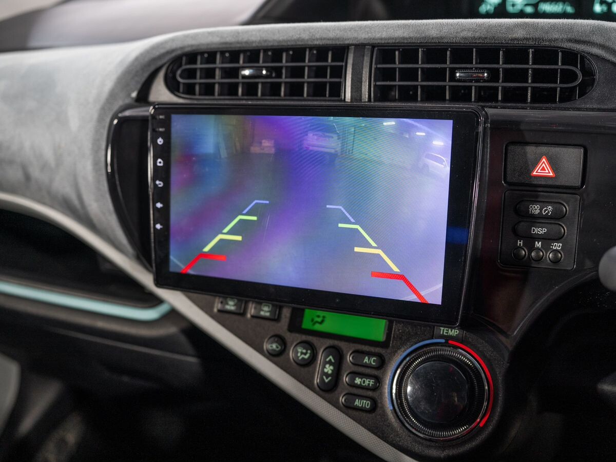 Toyota Aqua 2012 - фото автомобиля