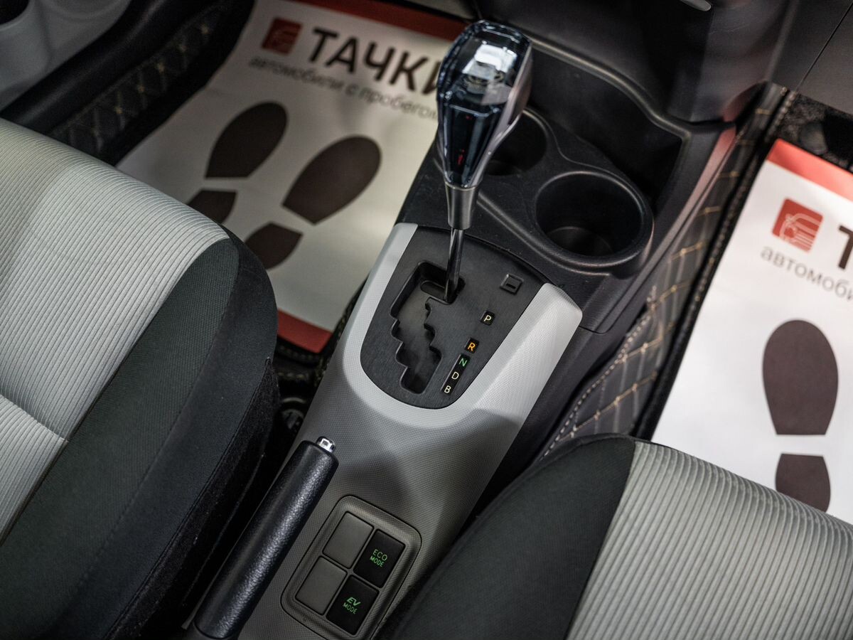 Toyota Aqua 2012 - фото автомобиля
