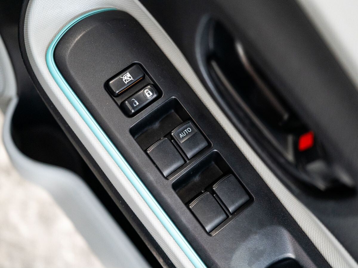 Toyota Aqua 2012 - фото автомобиля