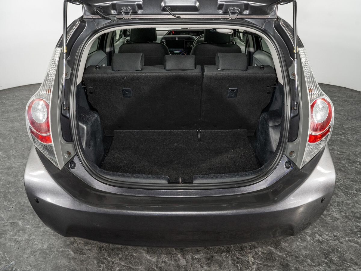 Toyota Aqua 2012 - фото автомобиля