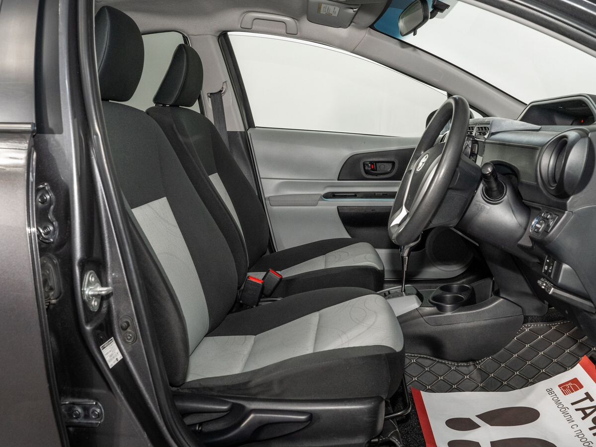Toyota Aqua 2012 - фото автомобиля