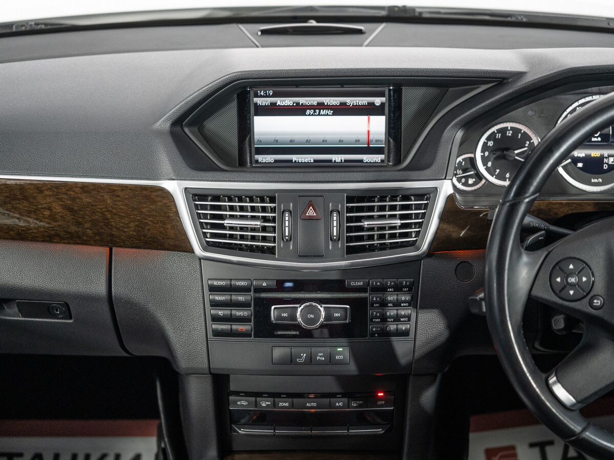 Mercedes-Benz E-Class 2012 - фото автомобиля
