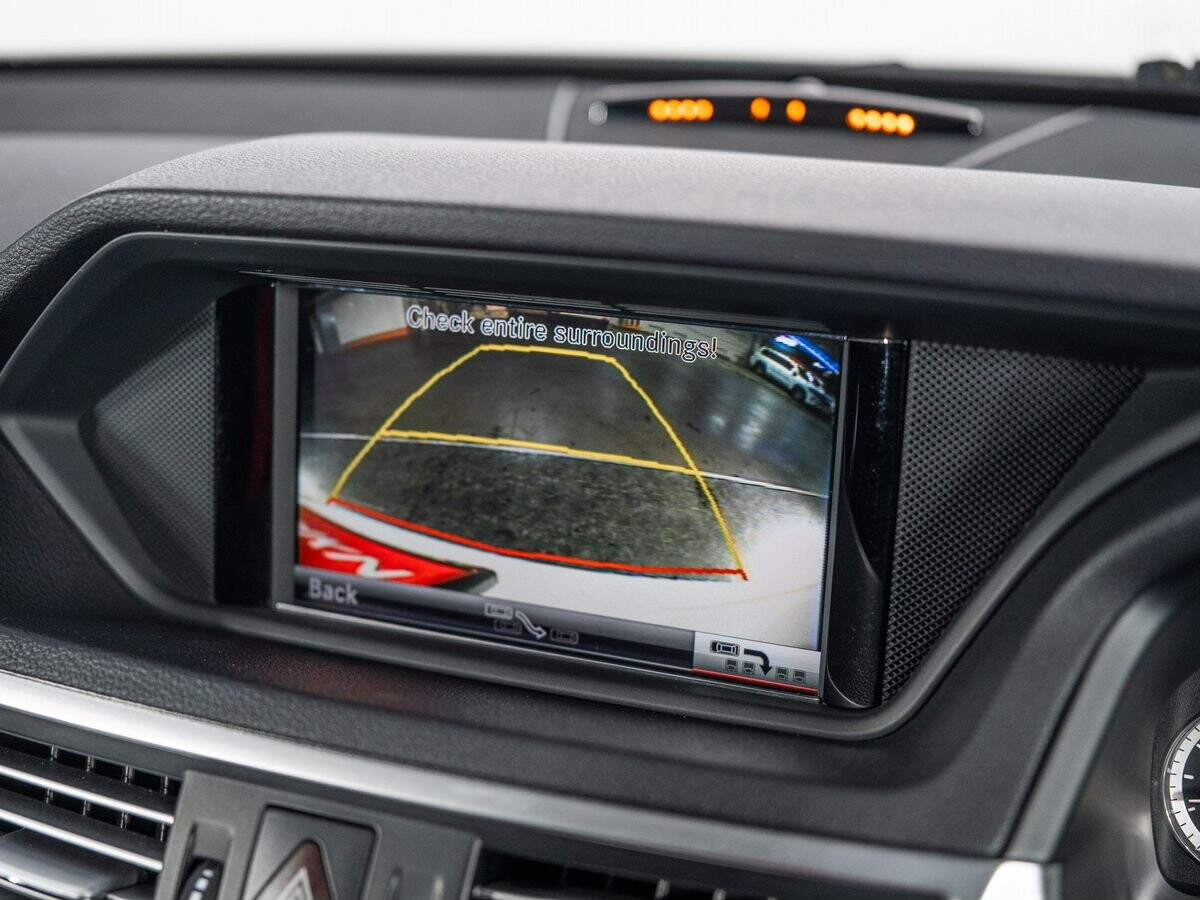 Mercedes-Benz E-Class 2012 - фото автомобиля