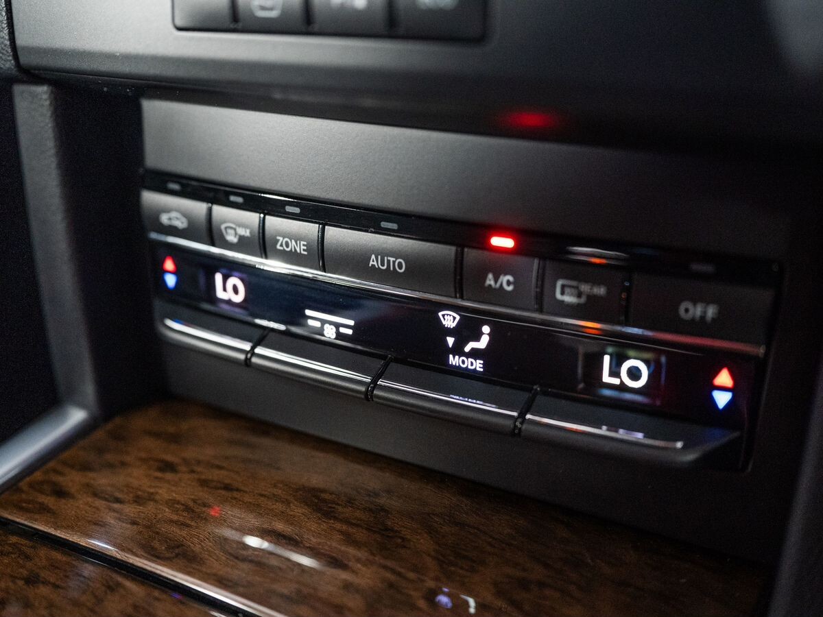 Mercedes-Benz E-Class 2012 - фото автомобиля