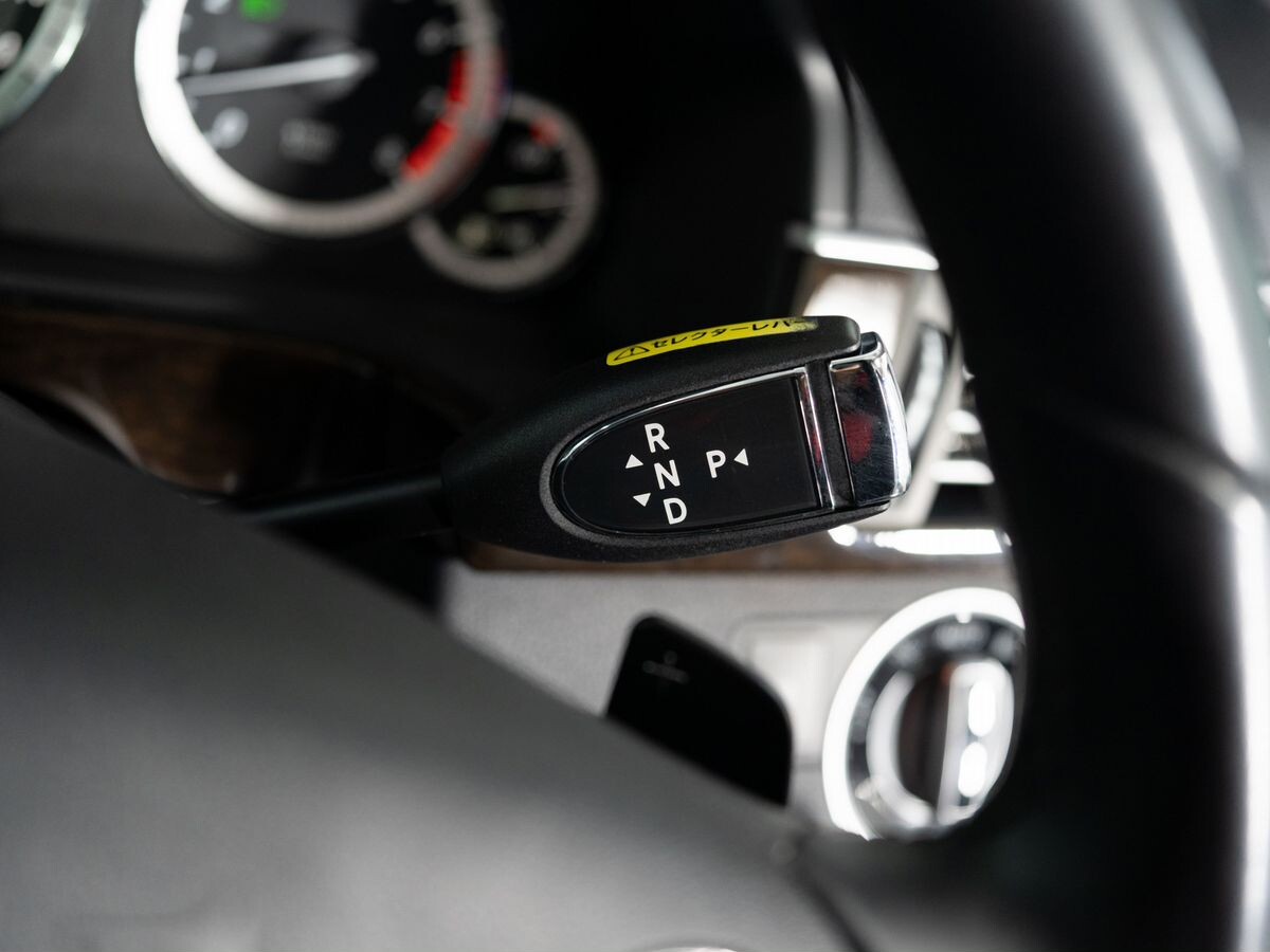Mercedes-Benz E-Class 2012 - фото автомобиля