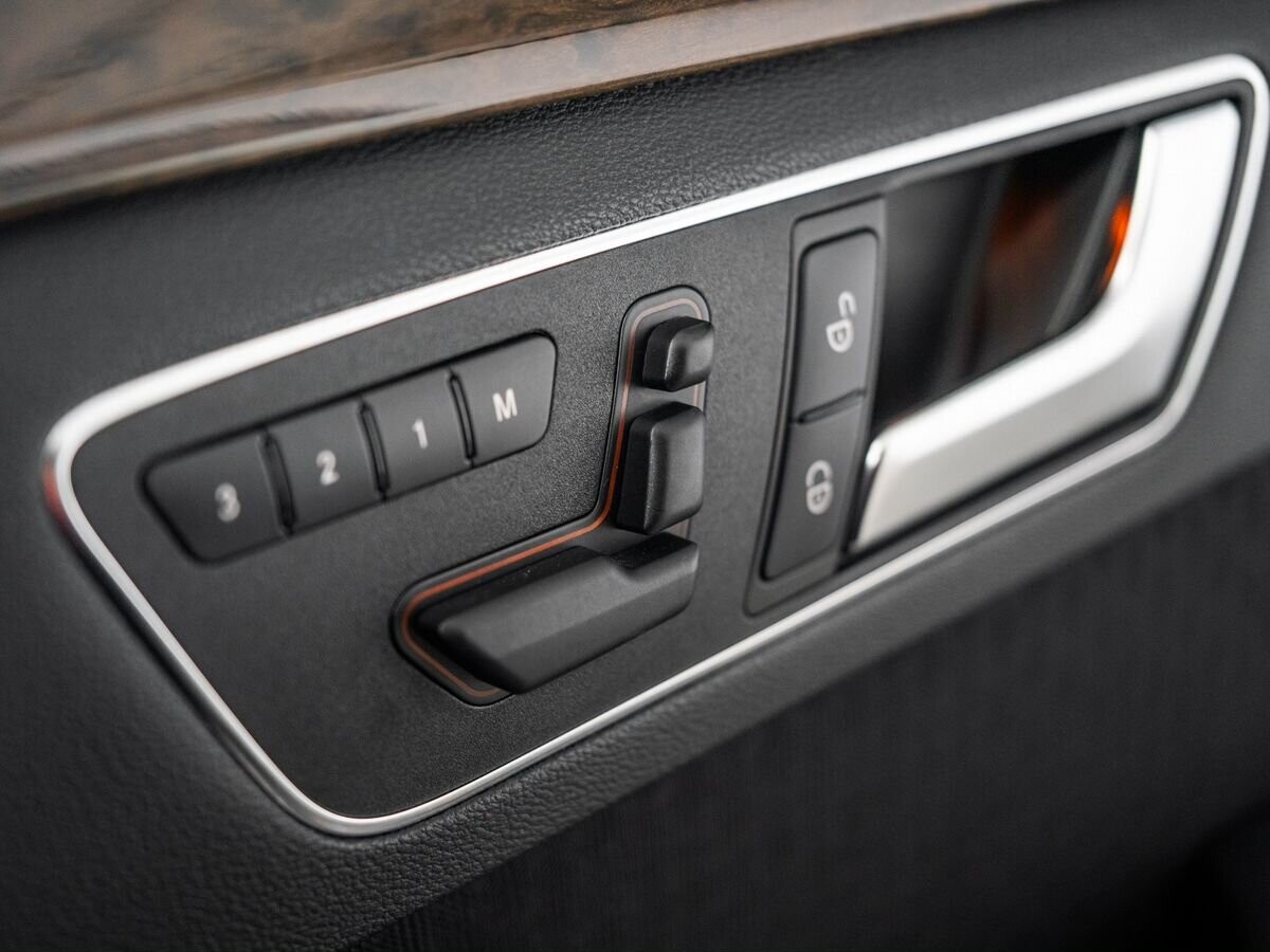 Mercedes-Benz E-Class 2012 - фото автомобиля