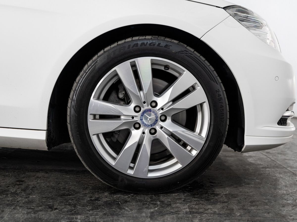 Mercedes-Benz E-Class 2012 - фото автомобиля