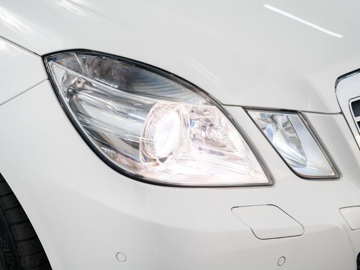 Mercedes-Benz E-Class 2012 - фото автомобиля