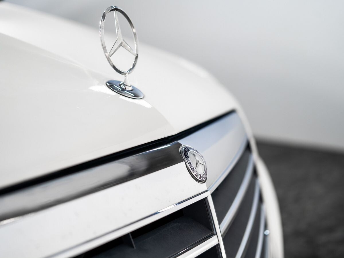 Mercedes-Benz E-Class 2012 - фото автомобиля