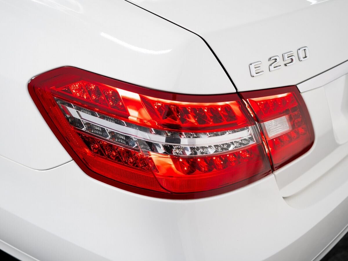 Mercedes-Benz E-Class 2012 - фото автомобиля