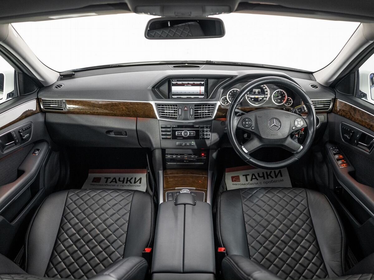 Mercedes-Benz E-Class 2012 - фото автомобиля