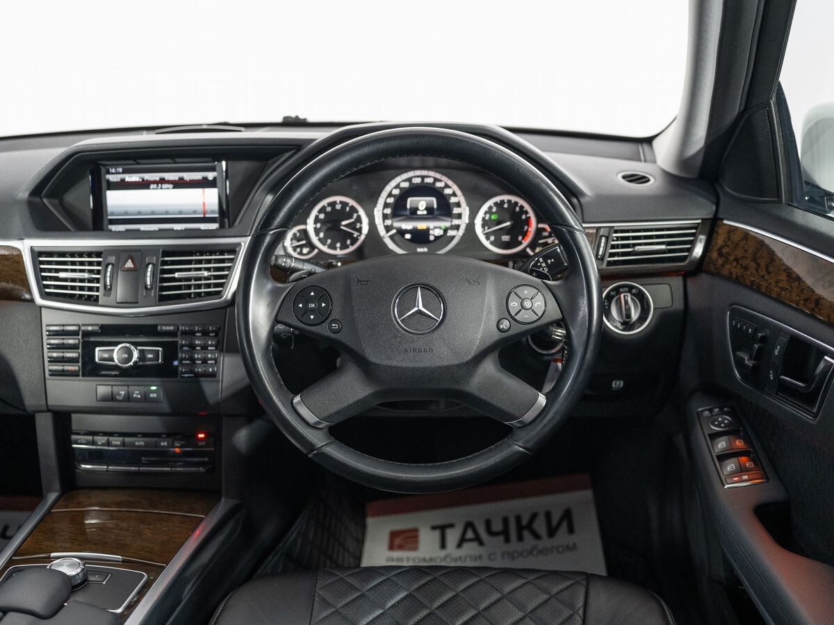 Mercedes-Benz E-Class 2012 - фото автомобиля