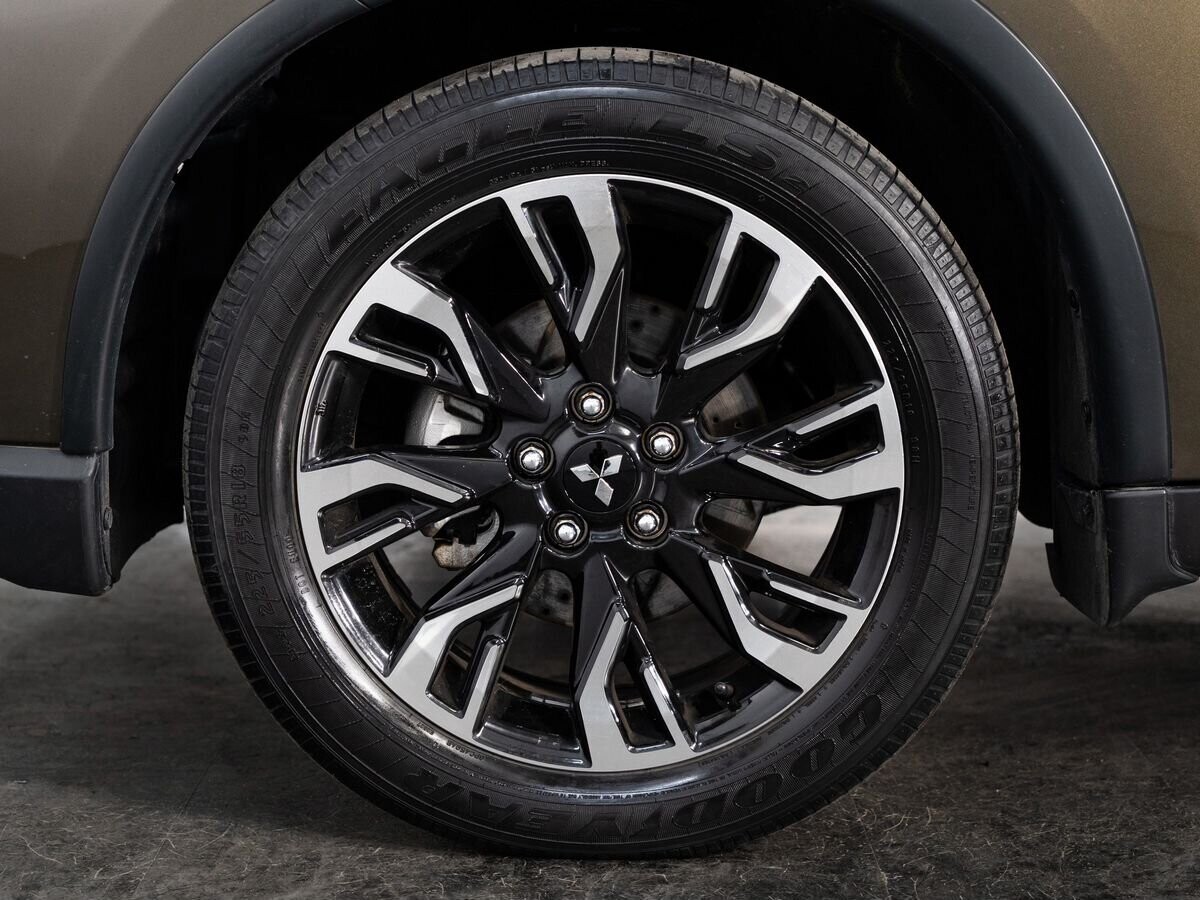 Mitsubishi Outlander 2016 - фото автомобиля