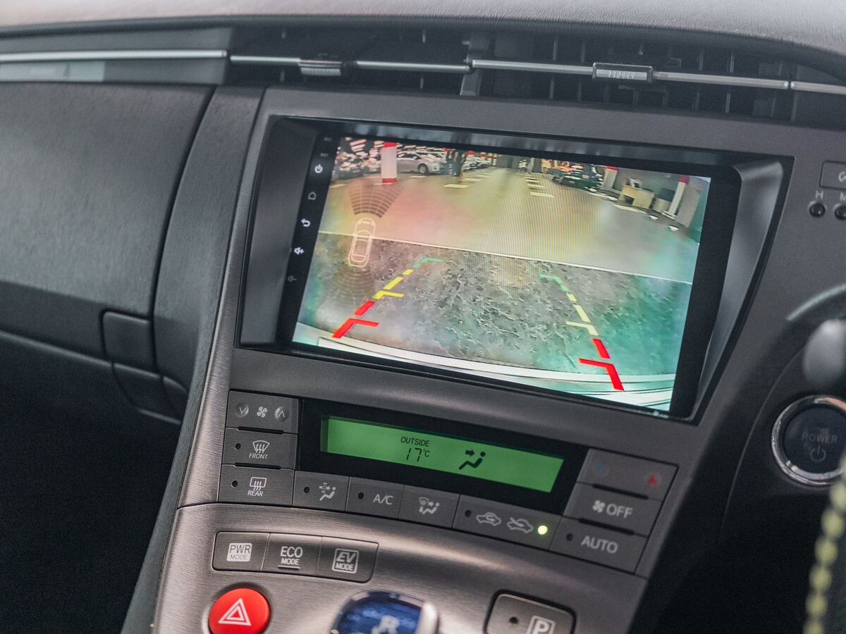 Toyota Prius 2015 - фото автомобиля