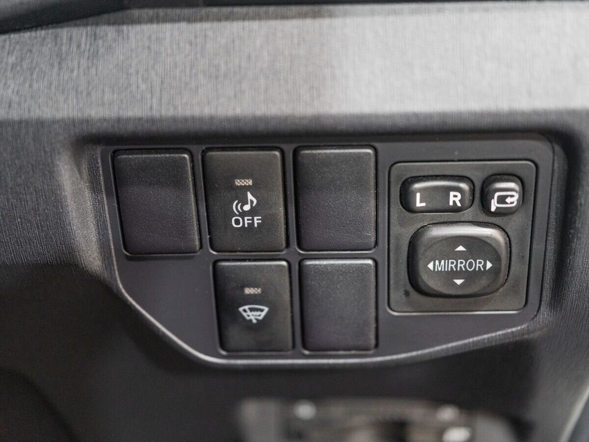 Toyota Prius 2015 - фото автомобиля