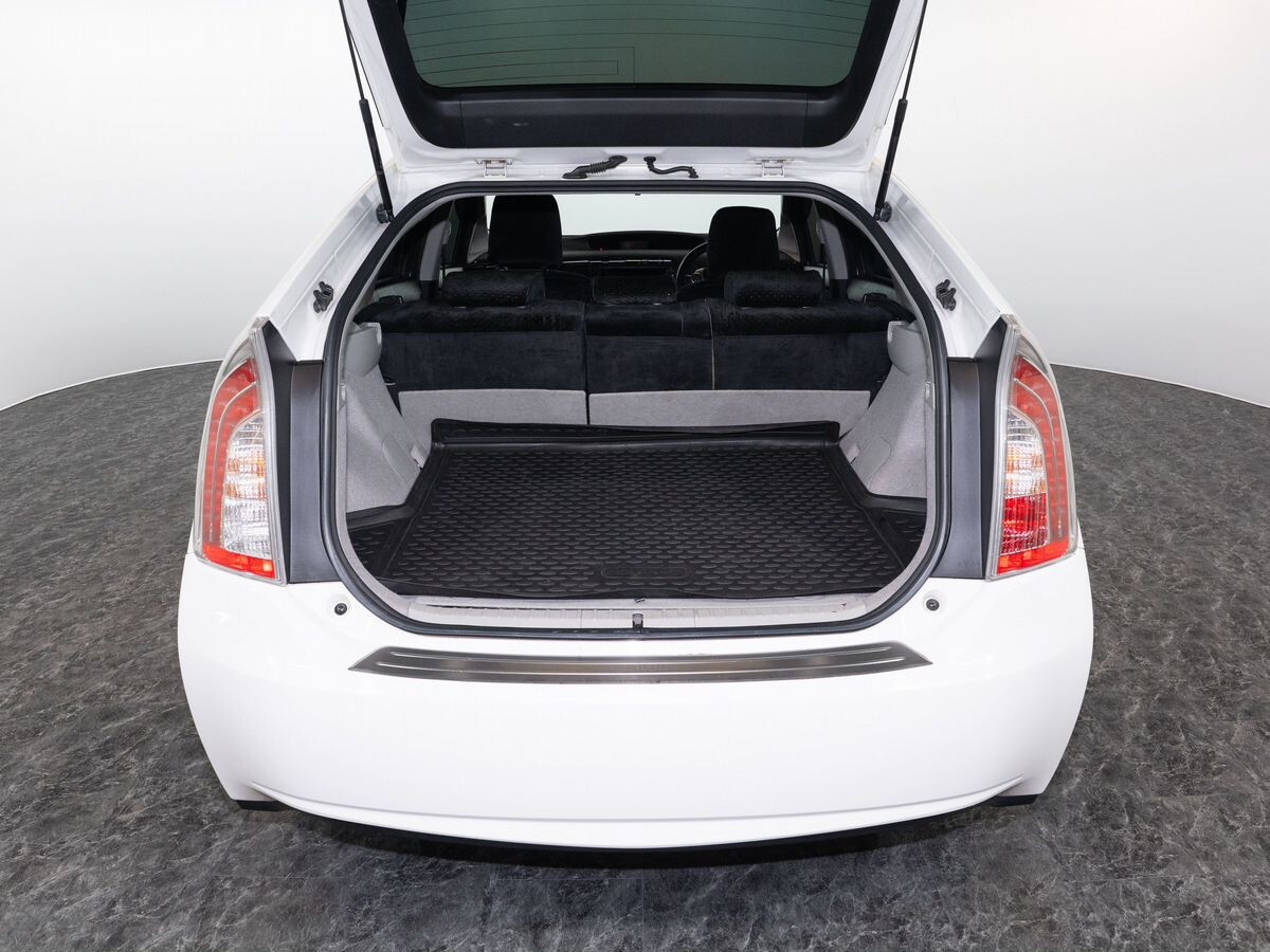 Toyota Prius 2015 - фото автомобиля