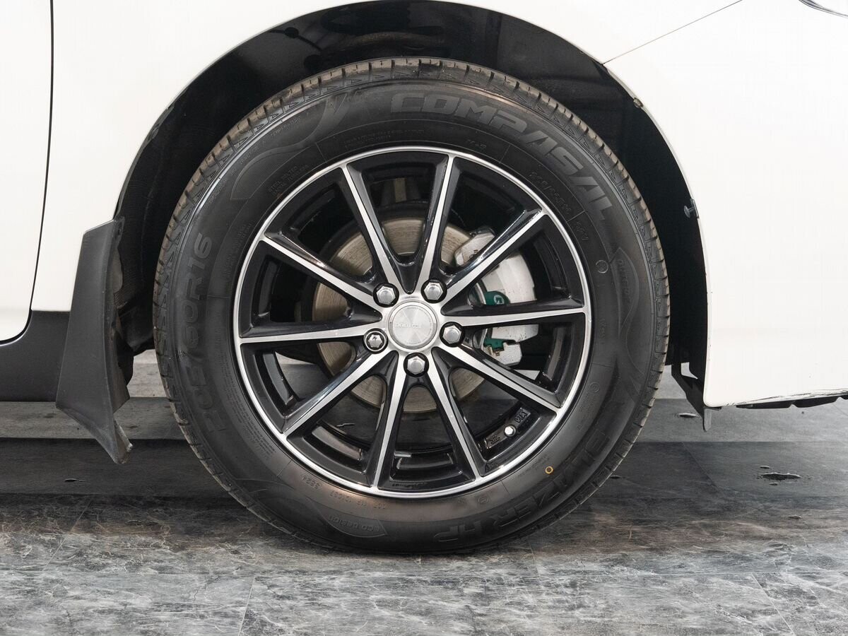 Toyota Prius 2015 - фото автомобиля