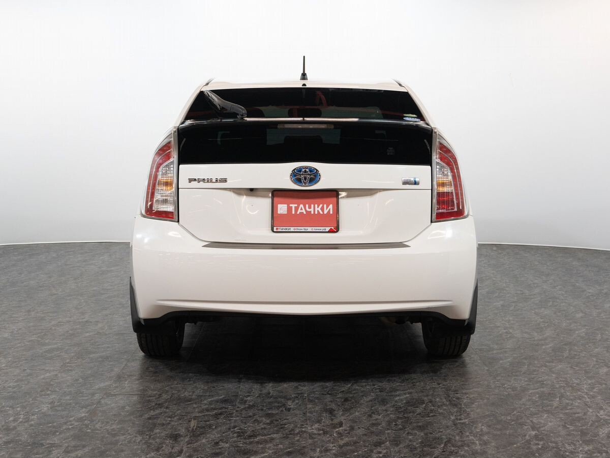 Toyota Prius 2015 - фото автомобиля