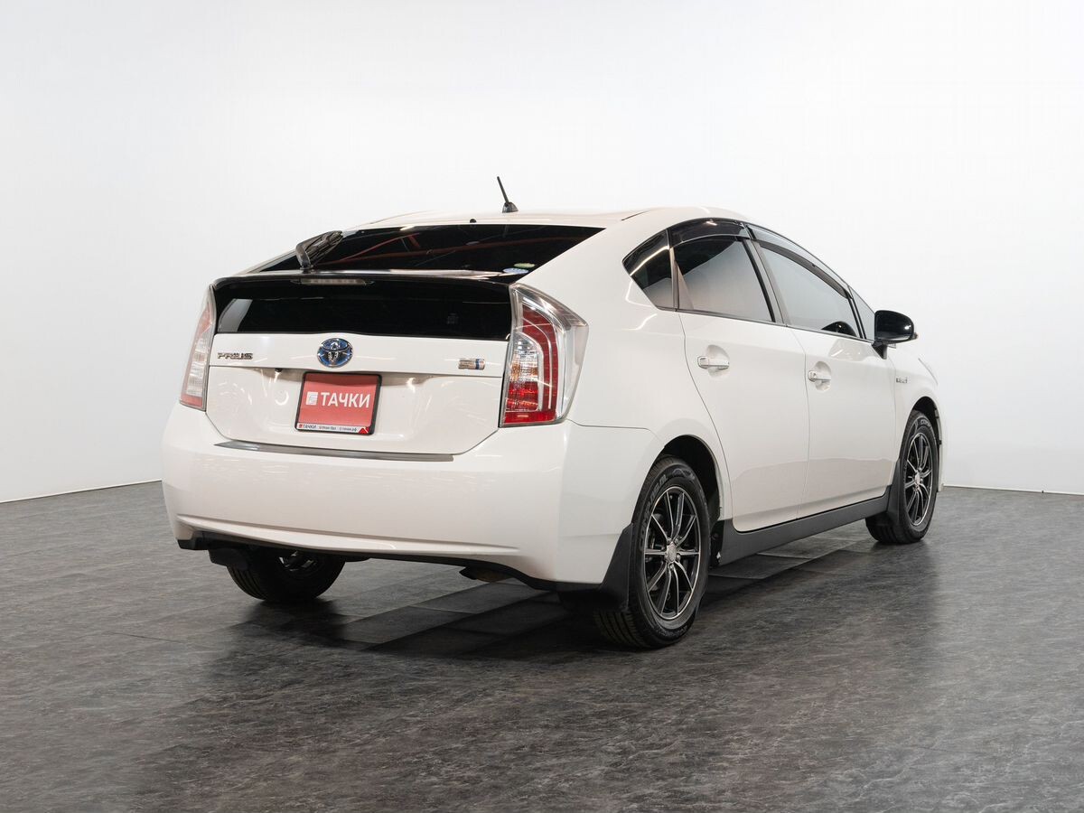 Toyota Prius 2015 - фото автомобиля