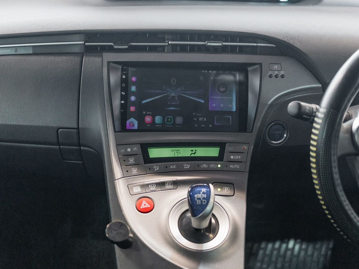Toyota Prius 2015 - фото автомобиля