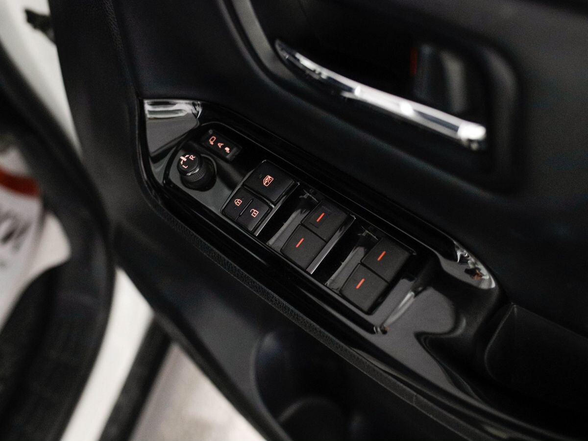 Toyota Noah 2020 - фото автомобиля