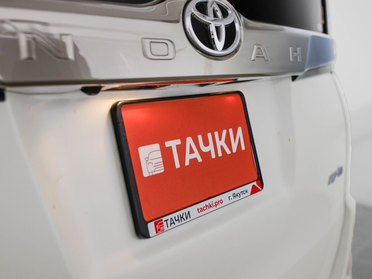 Toyota Noah 2020 - фото автомобиля