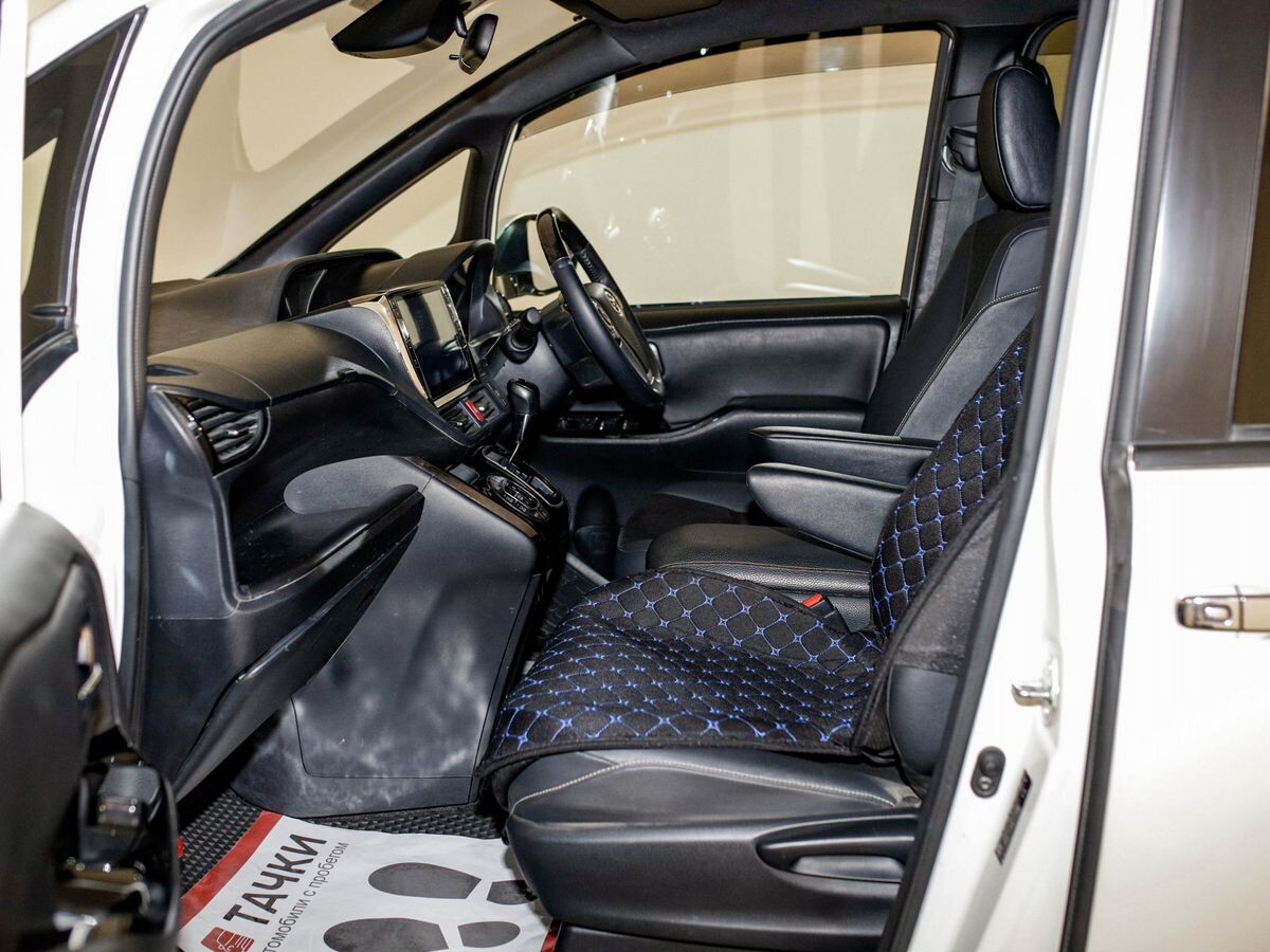 Toyota Noah 2020 - фото автомобиля
