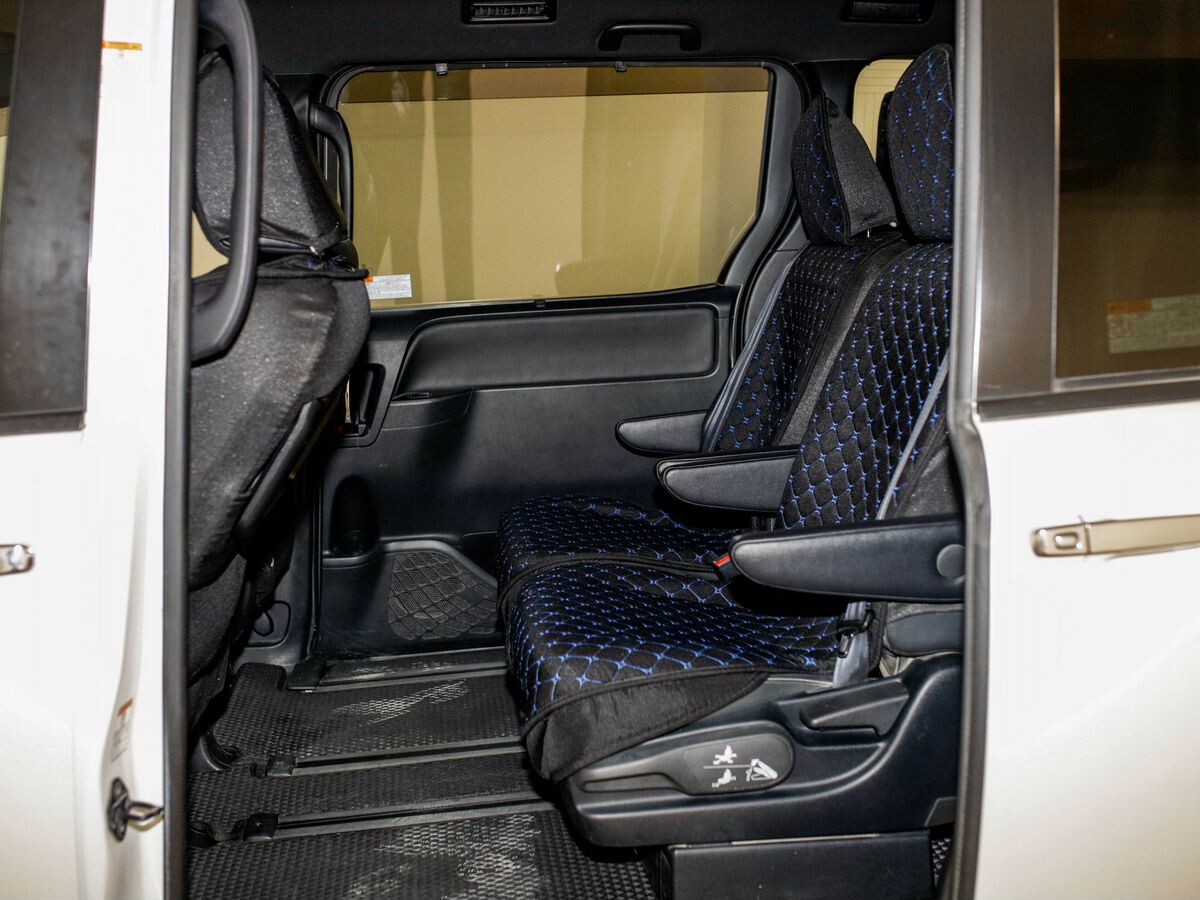 Toyota Noah 2020 - фото автомобиля