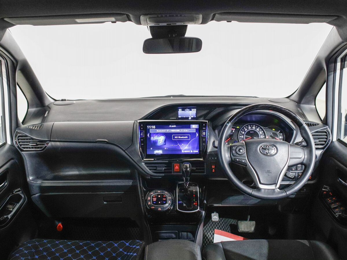 Toyota Noah 2020 - фото автомобиля
