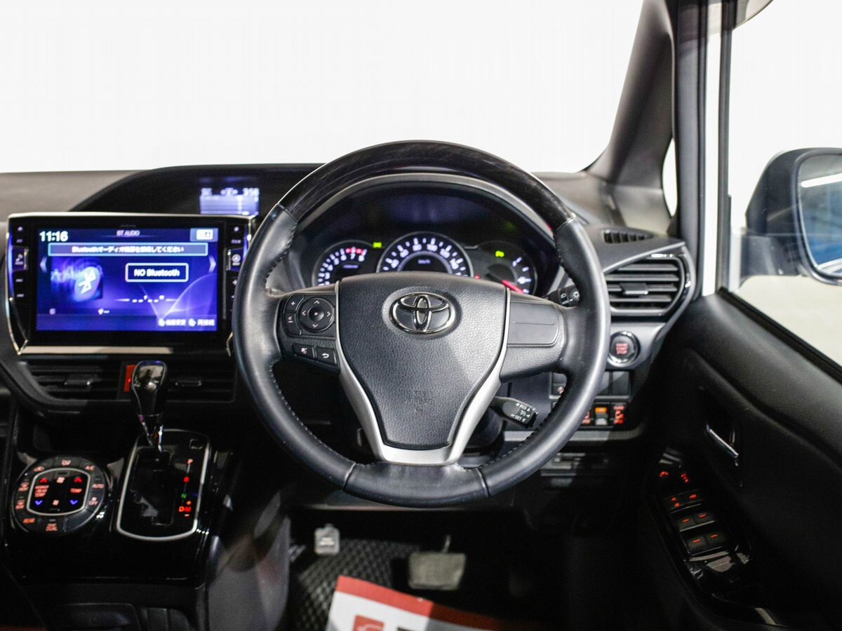 Toyota Noah 2020 - фото автомобиля