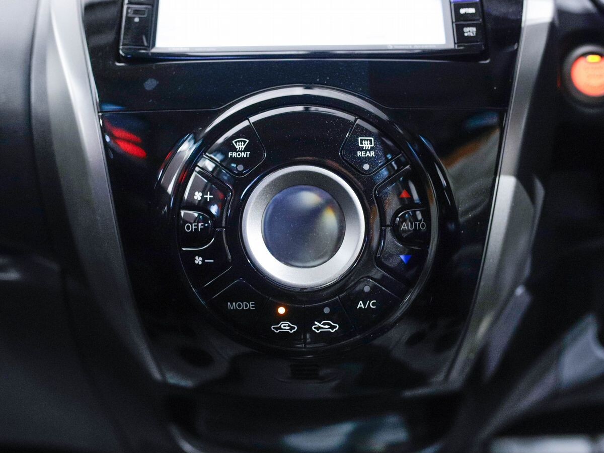 Nissan Note 2012 - фото автомобиля