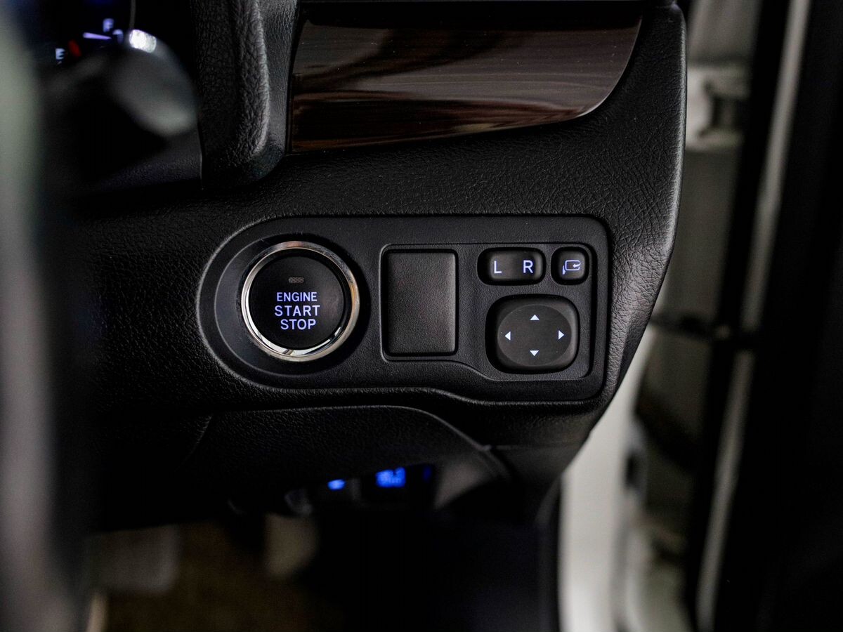 Toyota Premio 2020 - фото автомобиля