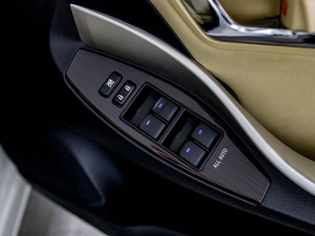 Toyota Premio 2020 - фото автомобиля