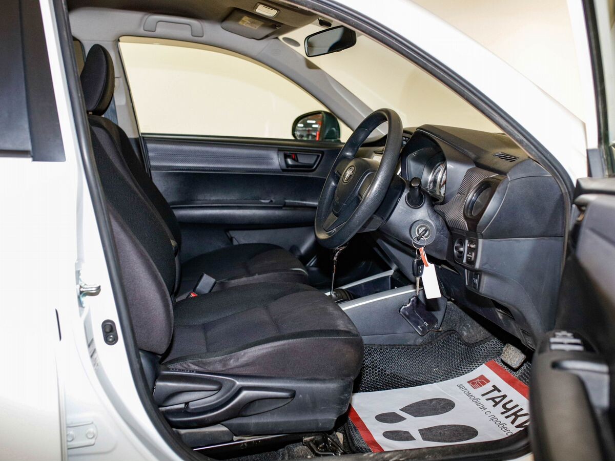 Toyota Corolla Fielder 2014 - фото автомобиля