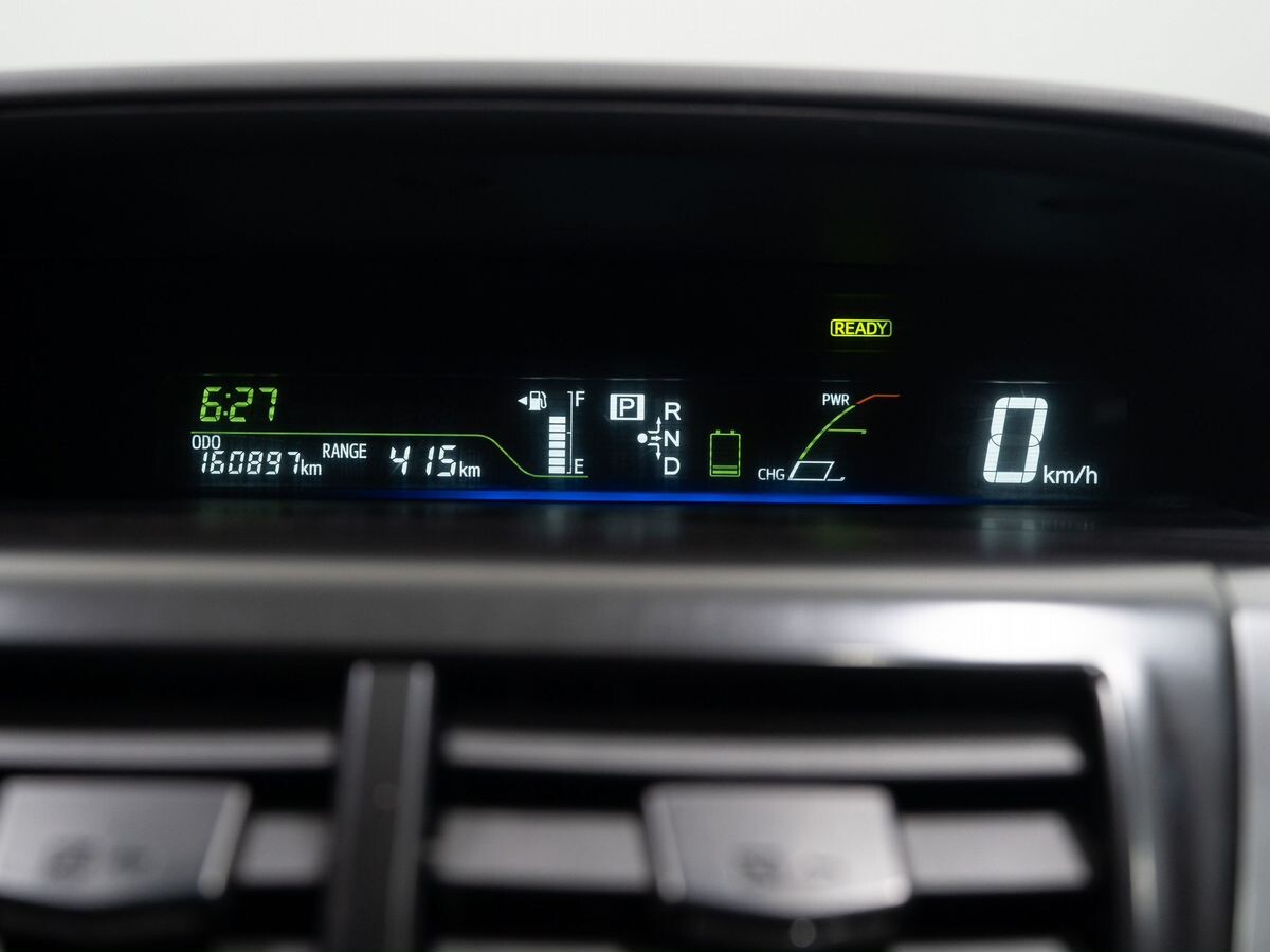 Toyota Prius Alpha 2013 - фото автомобиля