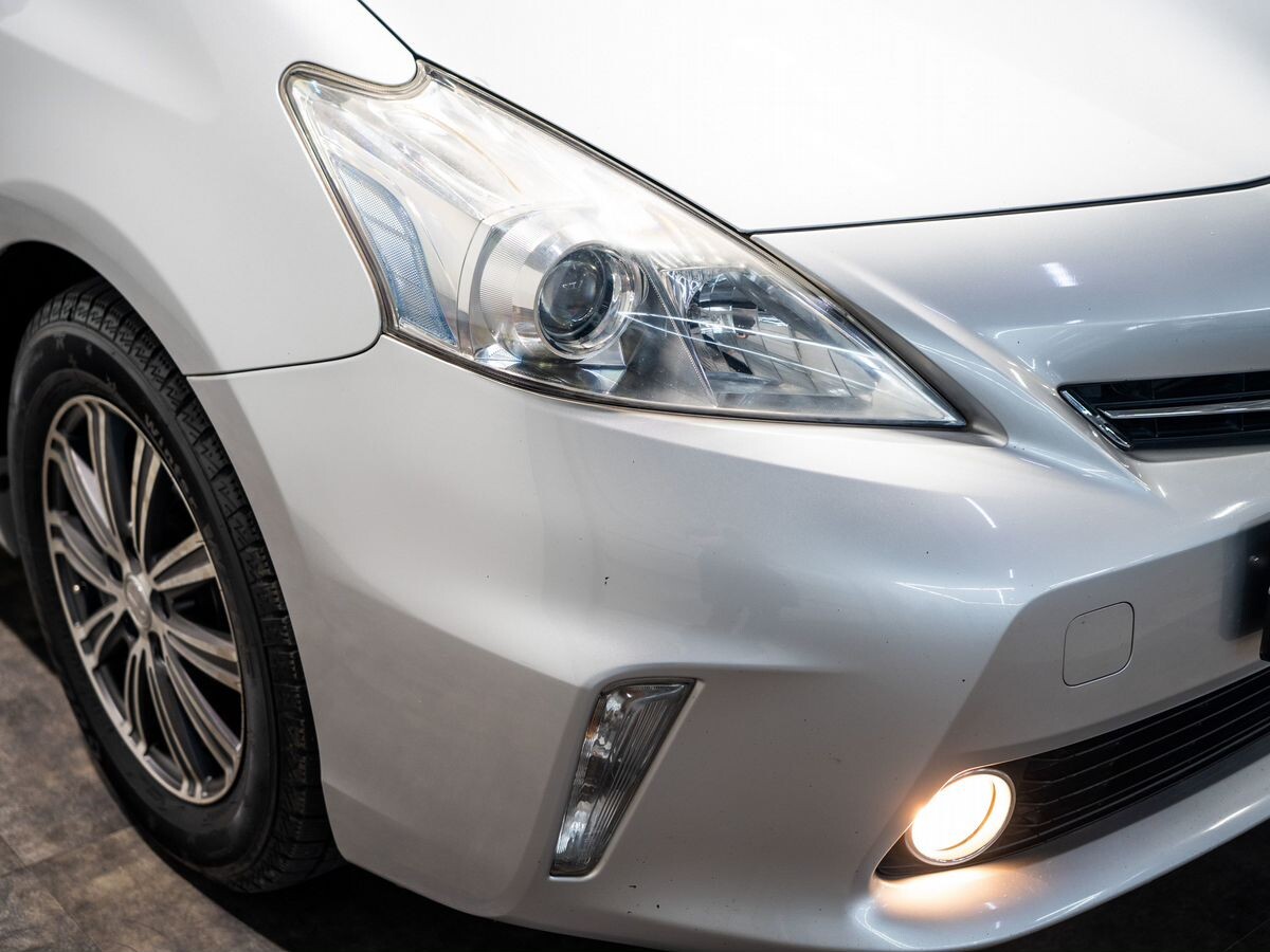 Toyota Prius Alpha 2013 - фото автомобиля