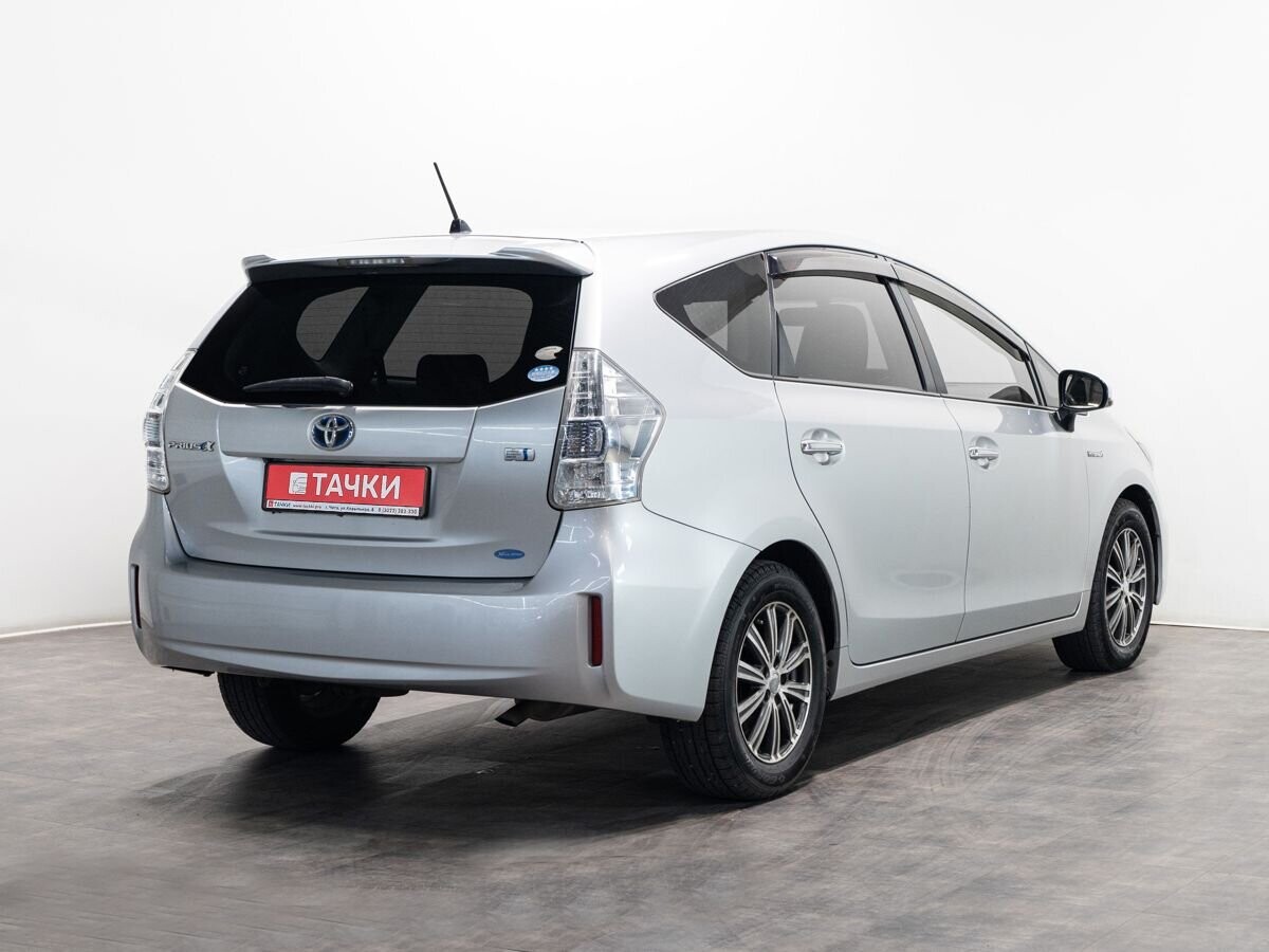 Toyota Prius Alpha 2013 - фото автомобиля