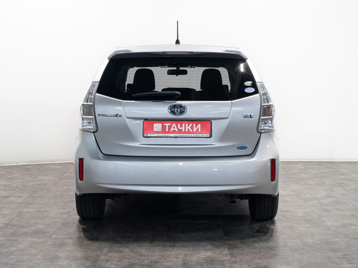 Toyota Prius Alpha 2013 - фото автомобиля