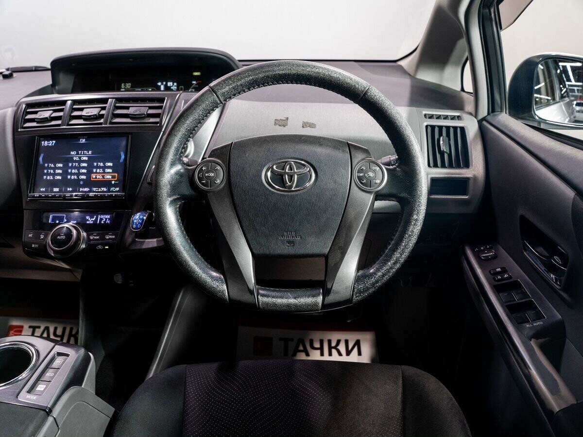 Toyota Prius Alpha 2013 - фото автомобиля
