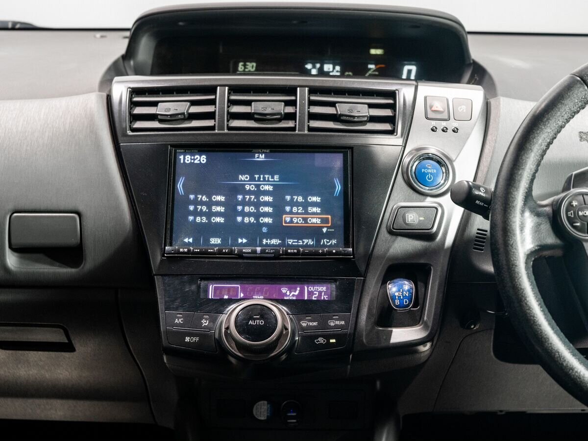 Toyota Prius Alpha 2013 - фото автомобиля