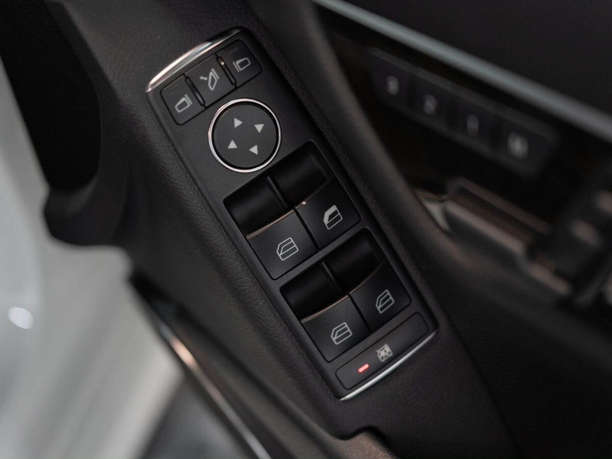 Mercedes-Benz C-Class 2012 - фото автомобиля