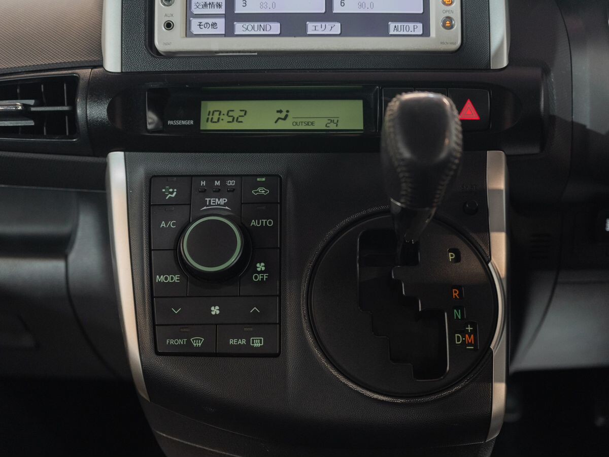 Toyota Wish 2012 - фото автомобиля