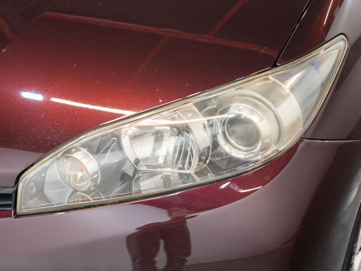 Toyota Wish 2012 - фото автомобиля