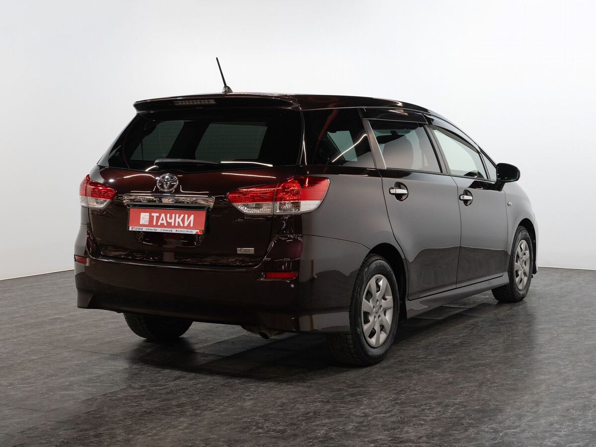 Toyota Wish 2012 - фото автомобиля
