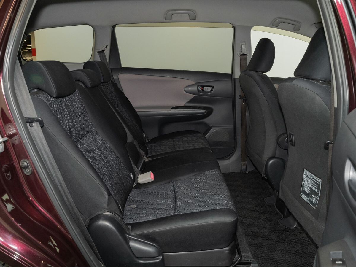 Toyota Wish 2012 - фото автомобиля