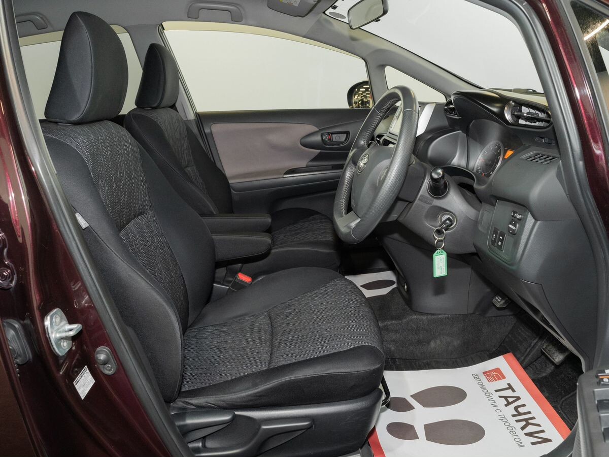 Toyota Wish 2012 - фото автомобиля